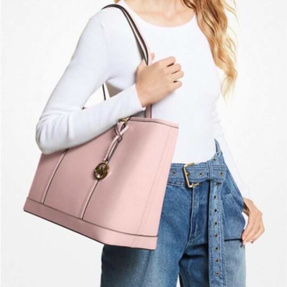 Michael Kors Pink Tote Bag.🩷 - Picture 2 of 8
